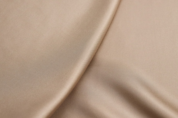 Natural dense silk-twill in light birch colour