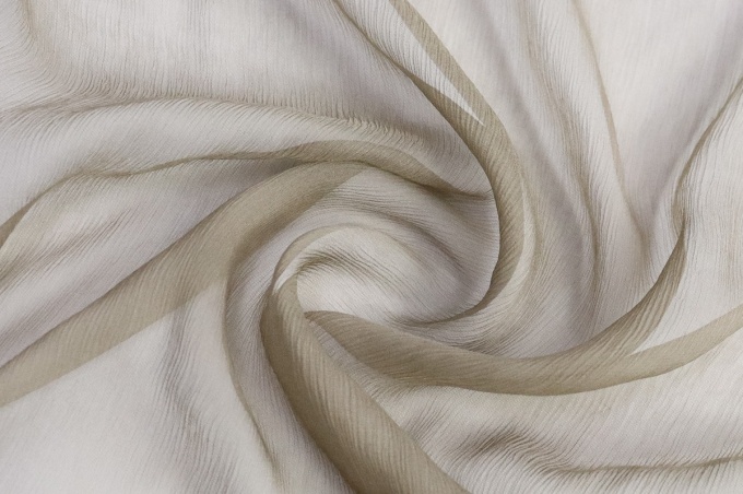 Silk crêche chiffon in soft peach