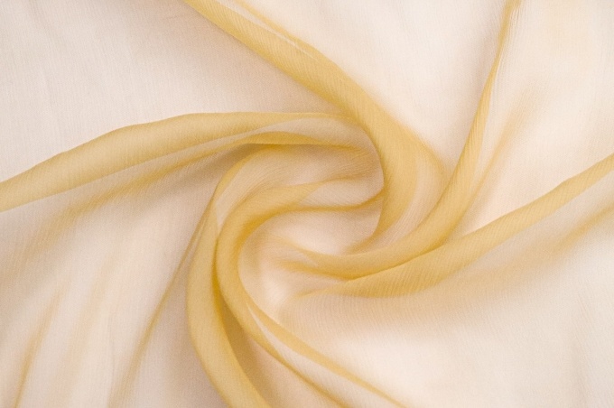 Silk crêche chiffon in soft peach