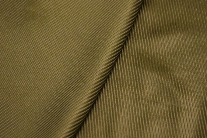 Хлопковый костюмно-плательный вельвет ярко-оливковый