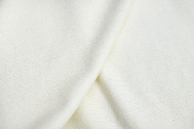 Итальянский шерстяной трикотаж молочно-сливочный