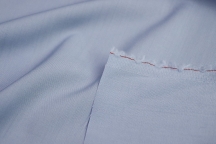 Тонкая костюмно-плательная шерсть с эластаном бледно-голубой